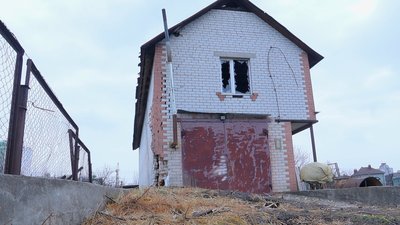 Готували їжу військовим, а воду шукали у колодязях: як жителі Олександрівки жили під час обстрілів Готували їжу військовим, а воду шукали у колодязях: як жителі Олександрівки жили під час обстрілів