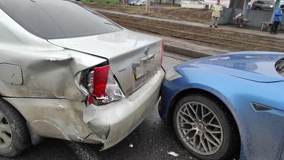У Харкові зіткнулися чотири автомобілі