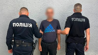 У Хустському районі чоловіка підозрюють у побитті 74-річної матері
