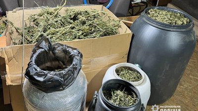 На Київщині ліквідували масштабний наркотрафік, затримали 3-х дилерів, які збували канабіс
