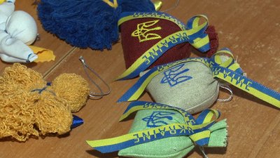 Плетуть і шиють для ЗСУ. У Сумах люди з інвалідністю з центру "Берегиня" допомагають армії Плетуть і шиють для ЗСУ. У Сумах люди з інвалідністю з центру "Берегиня" допомагають армії
