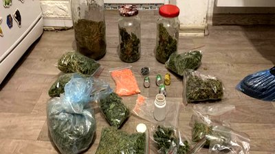 Працівники СБУ затримали групу осіб, яка займалася виготовленням і збутом наркотиків