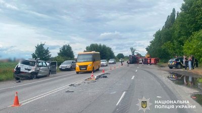 У Полтаві в ДТП травмувалися четверо людей, серед них 10-річна дитина У Полтаві в ДТП травмувалися четверо людей, серед них 10-річна дитина