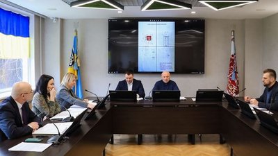 У Черкасах демонтують пам'ятники комуністу і чекістам, а також радянську зірку У Черкасах демонтують пам'ятники комуністу і чекістам, а також радянську зірку