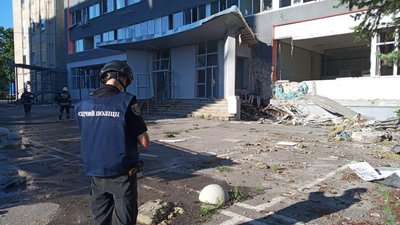 Наслідки ракетного обстрілу Харкова 17 липня: фото поліції Наслідки ракетного обстрілу Харкова 17 липня: фото поліції