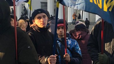 Біля Ради знову мітинг Біля Ради знову мітинг