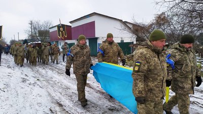 На Чернігівщині попрощалися з двома військовими, які загинули у бою На Чернігівщині попрощалися з двома військовими, які загинули у бою
