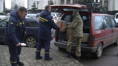 В луцькій бібліотеці зібрали допомогу бійцям на передову