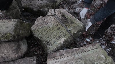 На Тернопільщині знайшли 23 єврейські надгробки На Тернопільщині знайшли 23 єврейські надгробки