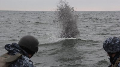 Екіпаж одеського буксира ВМС "Яни Капу" провели навчання у Чорному морі Екіпаж одеського буксира ВМС "Яни Капу" провели навчання у Чорному морі