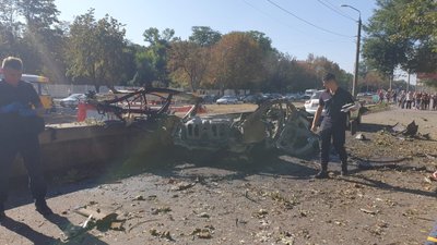 Вибух авто в Дніпрі: загинули двоє людей, справу кваліфікували як теракт. Що відомо