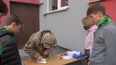 Для учнів 20-ої вінницької школи провели військово-патріотичний квест Для учнів 20-ої вінницької школи провели військово-патріотичний квест