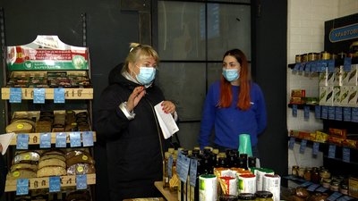 У Житомирі перевірили кафе, магазини та піцерії на дотримання карантину У Житомирі перевірили кафе, магазини та піцерії на дотримання карантину