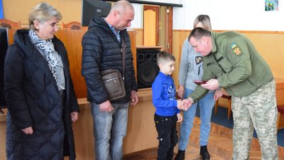 На Вінниччині сину полеглого оборонця передали батьківський орден