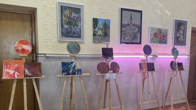 "З вірою в Перемогу": у Луцьку відкрилась виставка художниці Ольги Навротюк "З вірою в Перемогу": у Луцьку відкрилась виставка художниці Ольги Навротюк