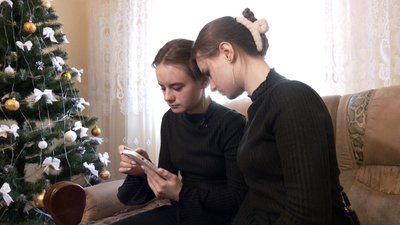 Відео з колядуванням двох сестер-волинянок набрало понад 4 мільйони переглядів у TikTok Відео з колядуванням двох сестер-волинянок набрало понад 4 мільйони переглядів у TikTok