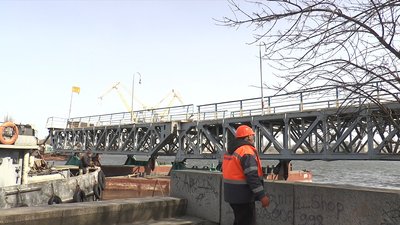 У Миколаєві триває ремонт пішохідного мосту через річку Інгул У Миколаєві триває ремонт пішохідного мосту через річку Інгул