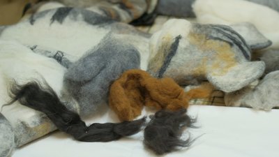 "Всі ляльки мають серце". Вінничанка створює з вовни рюкзаки у вигляді котів "Всі ляльки мають серце". Вінничанка створює з вовни рюкзаки у вигляді котів