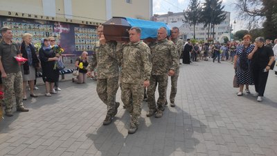 У Луцьку попрощалися із загиблим військовим Олександром Шевляковим