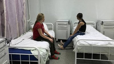 На Житомирщині дев'ятеро учнів гімназії потрапили до лікарні з підозрою на отруєння побутовою хімією На Житомирщині дев'ятеро учнів гімназії потрапили до лікарні з підозрою на отруєння побутовою хімією