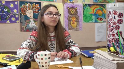 Місія митців — закарбувати події: черкаська художниця за час війни створила виставку картин та волонтерила Місія митців — закарбувати події: черкаська художниця за час війни створила виставку картин та волонтерила