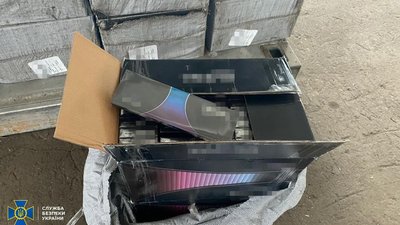 В Одеському аеропорту викрили контрабанду цигарок на 3 мільйони гривень