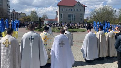 У пам'ять про загиблих військових у Калуші на Прикарпатті відкрили Алею героїв У пам'ять про загиблих військових у Калуші на Прикарпатті відкрили Алею героїв