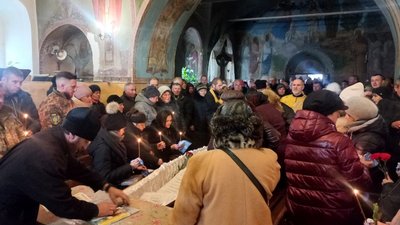 "Дуже він великий патріот". Сумська громада провела в останню путь солдата Віталія Шевченка "Дуже він великий патріот". Сумська громада провела в останню путь солдата Віталія Шевченка