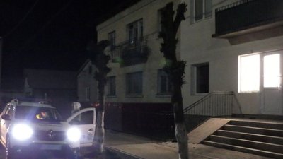 "Переодягнувся у жіночий одяг": жителя Тернопільщині підозрюють у пограбуванні ювелірного магазину "Переодягнувся у жіночий одяг": жителя Тернопільщині підозрюють у пограбуванні ювелірного магазину