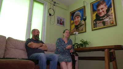 Виконуючи бажання загиблого сина, Бутусіни взяли на виховання двох прийомних дітей Виконуючи бажання загиблого сина, Бутусіни взяли на виховання двох прийомних дітей
