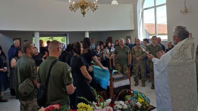 На Закарпатті попрощалися із полеглим на війні Степаном Костуром