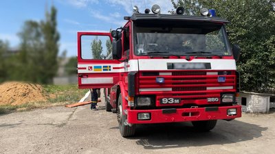 Пожежна машина. Первомайська громада у Миколаївській області отримала пожежну машину. Автівку викупили на шведському аукціоні, її вартість становить понад 300 тисяч гривень Пожежна машина. Первомайська громада у Миколаївській області отримала пожежну машину. Автівку викупили на шведському аукціоні, її вартість становить понад 300 тисяч гривень