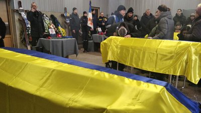 Загинули на Херсонщині: у Житомирі попрощалися з рятувальниками Сергієм Курінним, Дмитром Краснощоковим і Олексієм Сичем Загинули на Херсонщині: у Житомирі попрощалися з рятувальниками Сергієм Курінним, Дмитром Краснощоковим і Олексієм Сичем