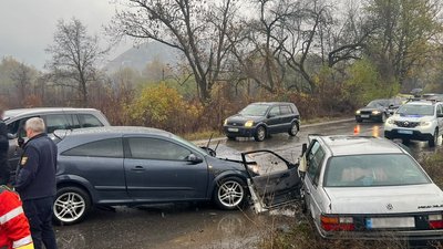 Зіткнулися три авто: один із водіїв був у стані алкогольного та наркотичного сп'яніння
