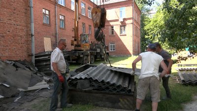 Заміна покрівлі, вікон та дверей: в Чернігівському обласному центрі крові почали ремонт Заміна покрівлі, вікон та дверей: в Чернігівському обласному центрі крові почали ремонт