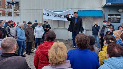 Працівники Харківського авіаційного заводу вийшли на протест: вимагають погасити борг Працівники Харківського авіаційного заводу вийшли на протест: вимагають погасити борг