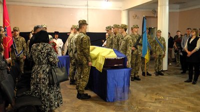 У Житомирі попрощалися зі старшим лейтенантом Збройних сил України Філіпом Васильєвим
