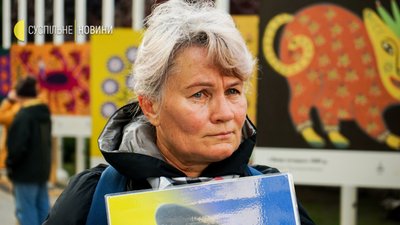 Під Офіс президента приїхали близько 30 матерів полонених та зниклих безвісти. Під Офіс президента приїхали близько 30 матерів полонених та зниклих безвісти.