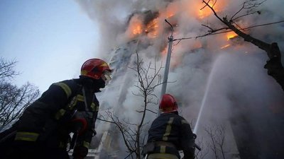 У Києві внаслідок обстрілу снаряди влучили у житлові будинки У Києві внаслідок обстрілу снаряди влучили у житлові будинки