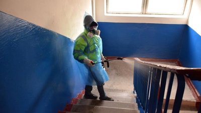 У Кропивницькому дезінфікують під’їзди багатоповерхівок У Кропивницькому дезінфікують під’їзди багатоповерхівок