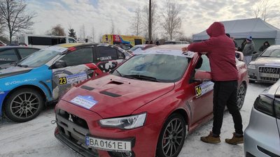 "Головне - правильні шини і емоції": у Черкасах стартувало зимове ралі "Головне - правильні шини і емоції": у Черкасах стартувало зимове ралі