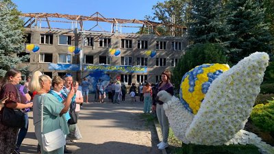 "Це акція незламності та надії". У харківському екопарку розпочався "Бал хризантем" "Це акція незламності та надії". У харківському екопарку розпочався "Бал хризантем"