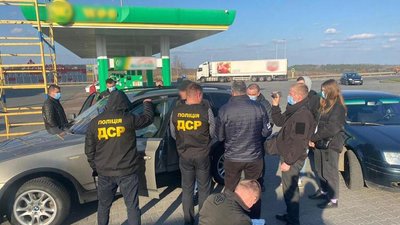 У Хмельницькій області на хабарі затримали голову однієї з тергромад
