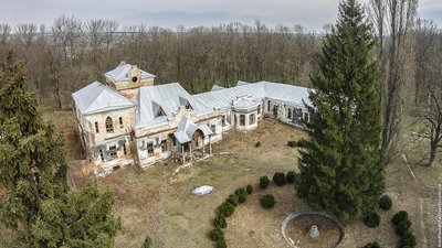 У селі Тиманівка Тульчинського району місцеві мешканці намагаються врятувати від руйнування палац Шеремєтьєва