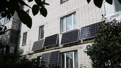 Чернігівець встановив сонячні панелі у багатоповерхівці: cкільки коштує заживити квартиру від сонця і чи вигідно це