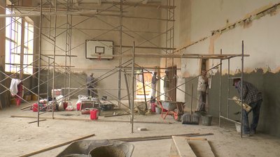 До 10 кілометрів пішки гірськими дорогами і туалетом надворі. Життя учнів Красноїльської школи До 10 кілометрів пішки гірськими дорогами і туалетом надворі. Життя учнів Красноїльської школи