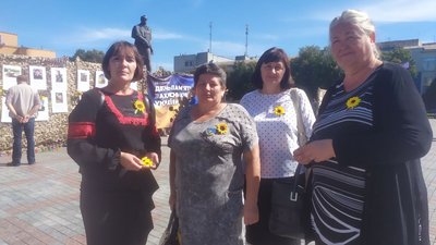 У Рівному вшановують загиблих на Сході захисників У Рівному вшановують загиблих на Сході захисників