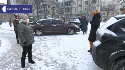 У Сумах жителі багатоповерхівок хочуть обмежити в'їзд приватних автомобілів у двір