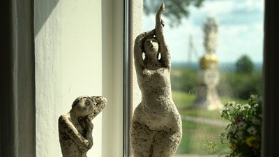 Скульптури з композиції "Цикл" керамістки Яни Петрової Скульптури з композиції "Цикл" керамістки Яни Петрової