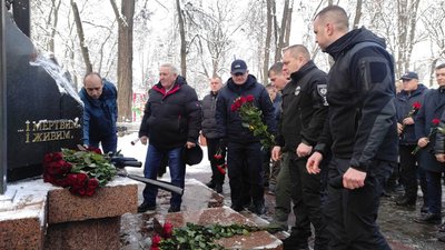 У Черкасах вшанували учасників ліквідації наслідків аварії на ЧАЕС У Черкасах вшанували учасників ліквідації наслідків аварії на ЧАЕС